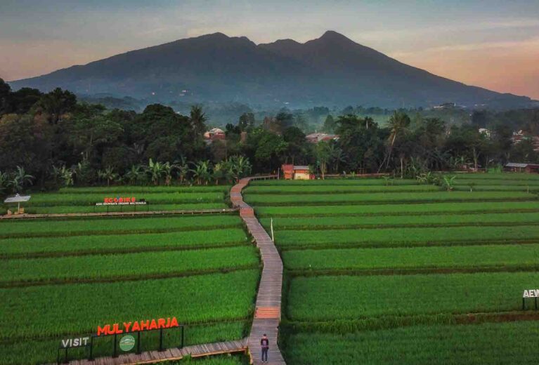 10 Tempat Wisata di Pulau Jawa yang Wajib Dikunjungi