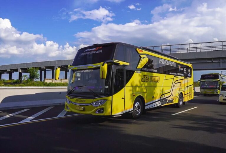 Bus Pariwisata Solo dan Sekitarnya