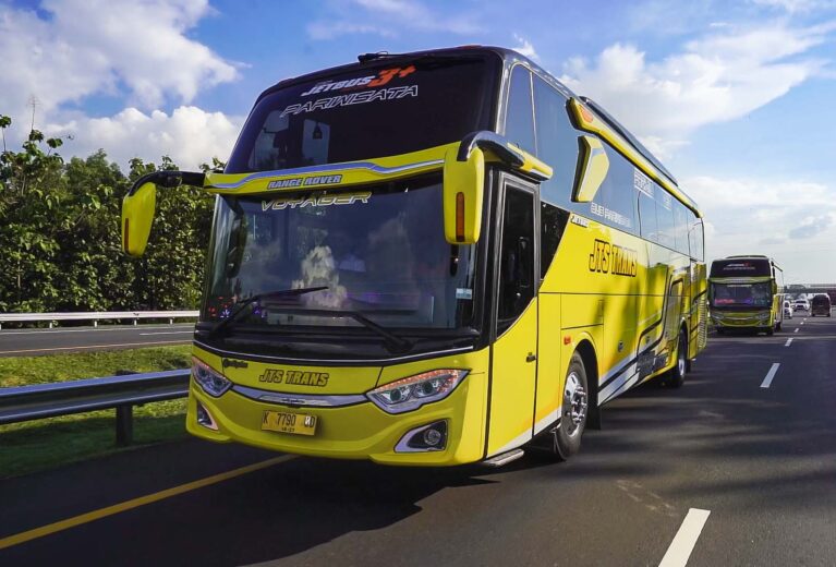 Bus Wisata Solo