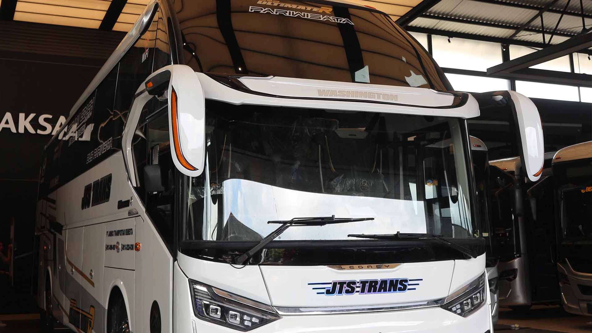 Sewa Bus Pariwisata Hiace Solo