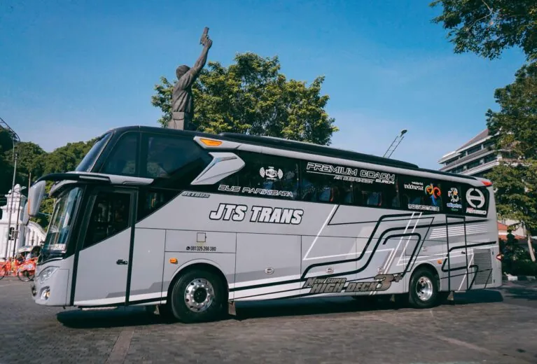 Luxury Bus Pariwisata Jawa